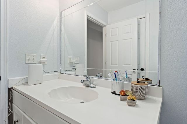 255 Edge Avenue, Valparaiso, FL 32580