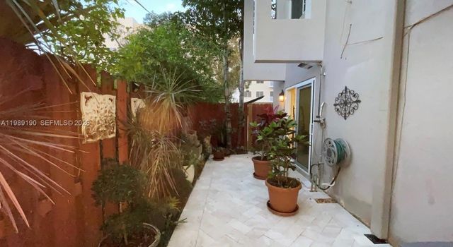 633 NE 2nd Ave 5, Fort Lauderdale, FL 33304