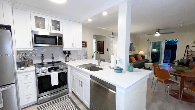 633 NE 2nd Ave 5, Fort Lauderdale, FL 33304