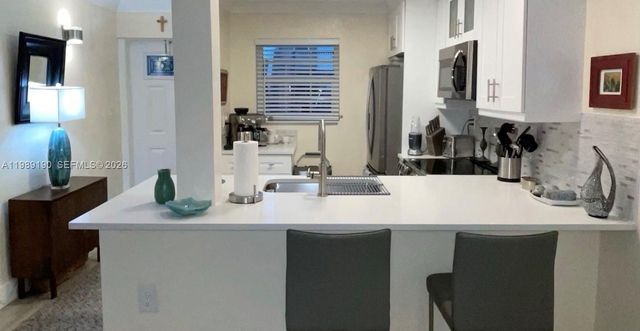 633 NE 2nd Ave 5, Fort Lauderdale, FL 33304