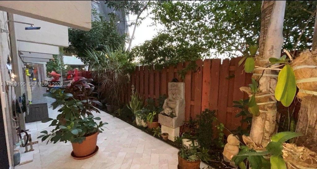 633 NE 2nd Ave 5, Fort Lauderdale, FL 33304