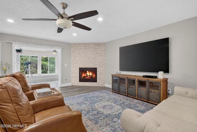 4002 SCENIC Drive, Middleburg, FL 32068