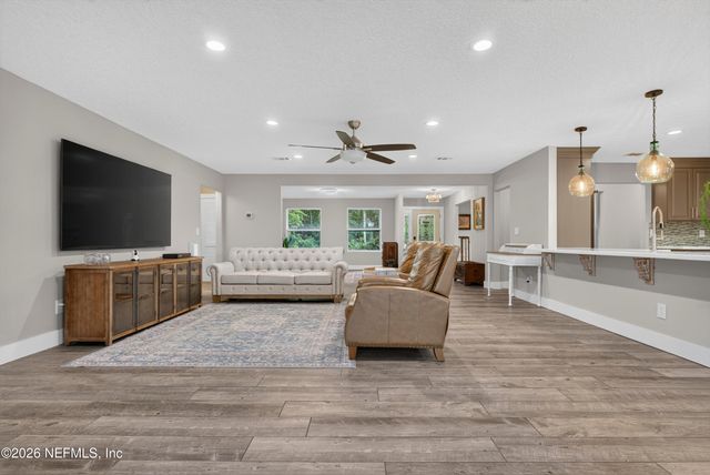 4002 SCENIC Drive, Middleburg, FL 32068