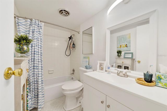 1051 S HIGHLAND STREET 7D, Mount Dora, FL 32757