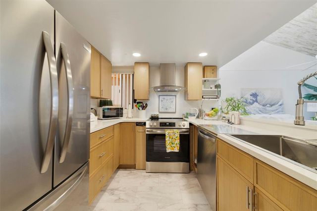 1051 S HIGHLAND STREET 7D, Mount Dora, FL 32757