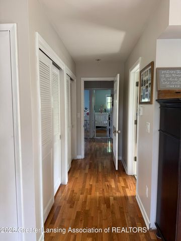 4426 Barton Road, Lansing, MI 48917