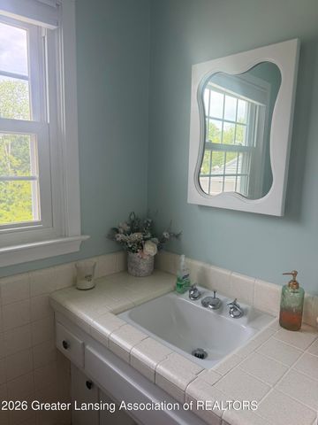 4426 Barton Road, Lansing, MI 48917