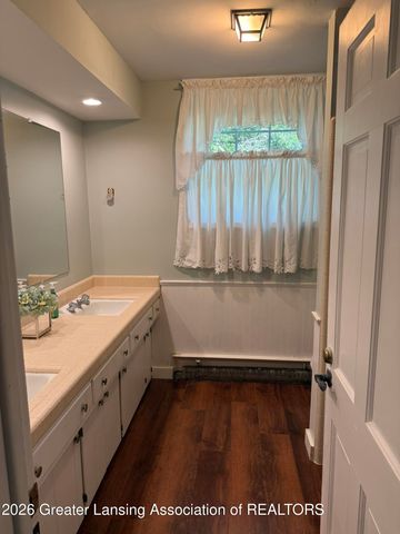 4426 Barton Road, Lansing, MI 48917