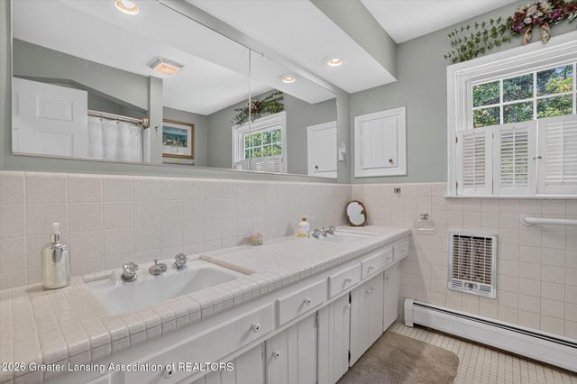 4426 Barton Road, Lansing, MI 48917