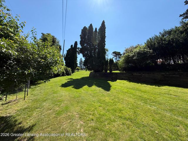 4426 Barton Road, Lansing, MI 48917