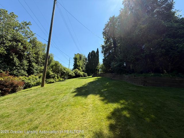 4426 Barton Road, Lansing, MI 48917