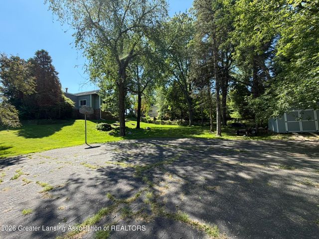 4426 Barton Road, Lansing, MI 48917