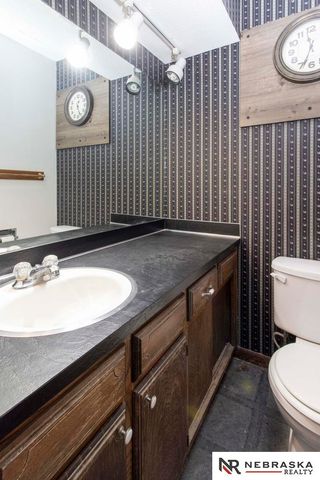 4407 Hallcliffe Road, Lincoln, NE 68516