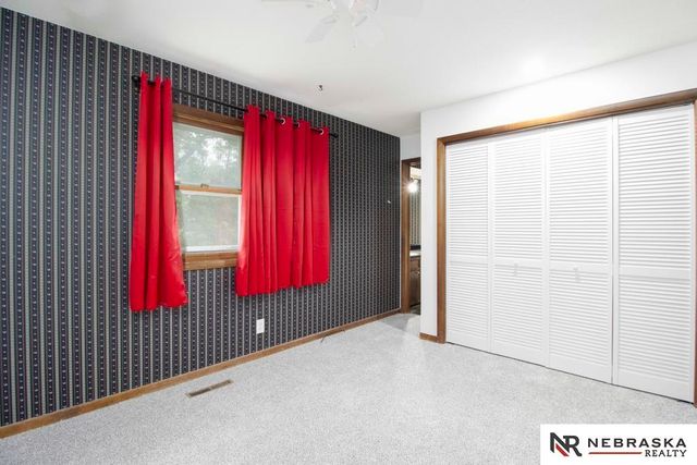 4407 Hallcliffe Road, Lincoln, NE 68516
