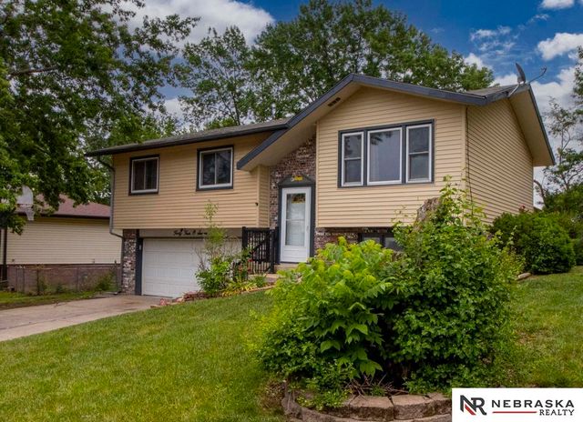 4407 Hallcliffe Road, Lincoln, NE 68516