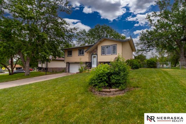 4407 Hallcliffe Road, Lincoln, NE 68516