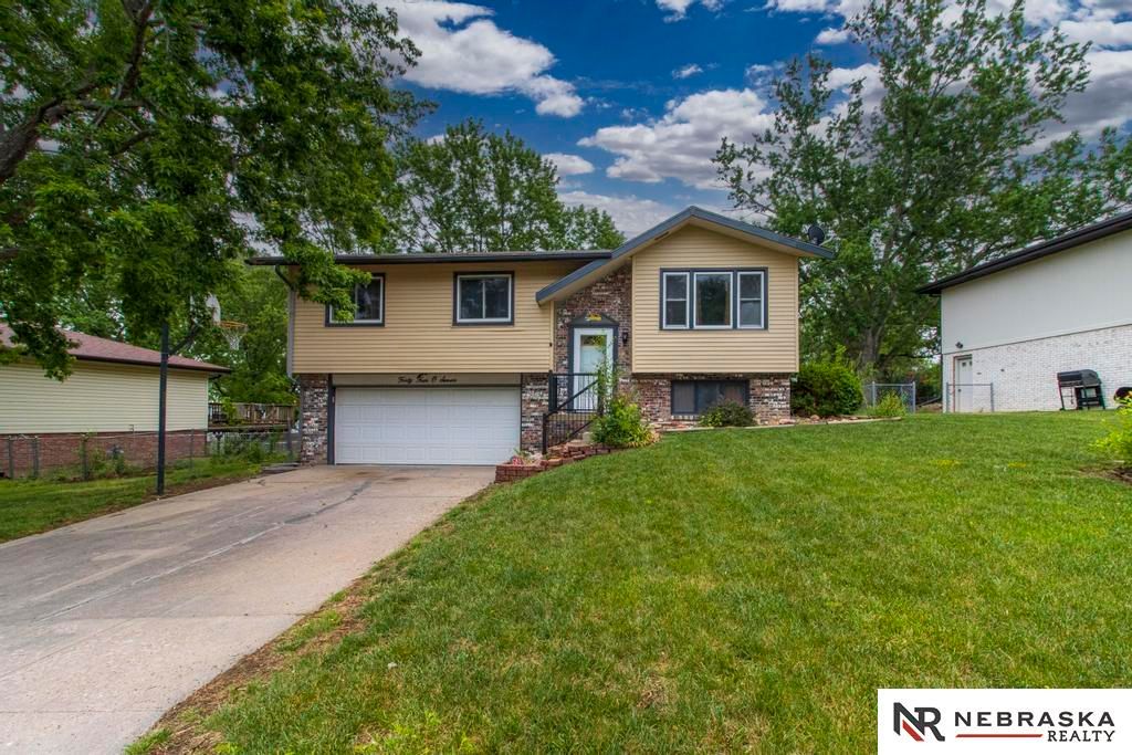 4407 Hallcliffe Road, Lincoln, NE 68516