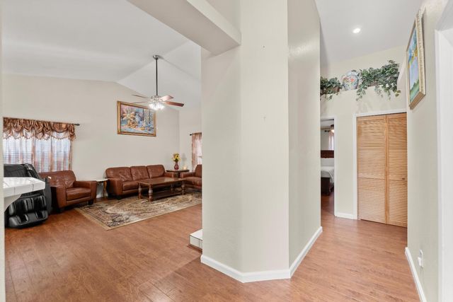 8880 Sonoma Valley Way, Sacramento, CA 95829