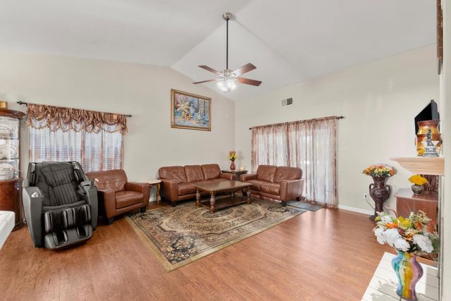 8880 Sonoma Valley Way, Sacramento, CA 95829