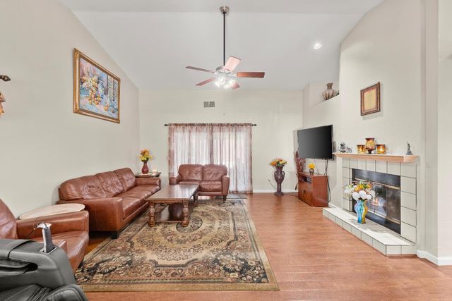 8880 Sonoma Valley Way, Sacramento, CA 95829