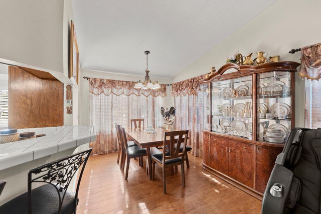 8880 Sonoma Valley Way, Sacramento, CA 95829