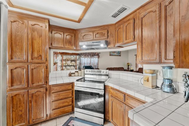 8880 Sonoma Valley Way, Sacramento, CA 95829