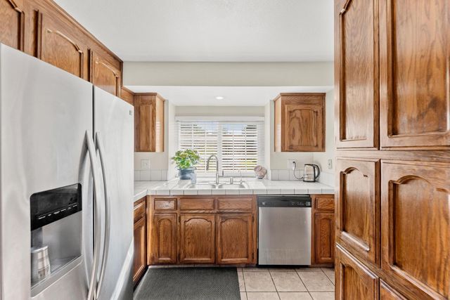 8880 Sonoma Valley Way, Sacramento, CA 95829