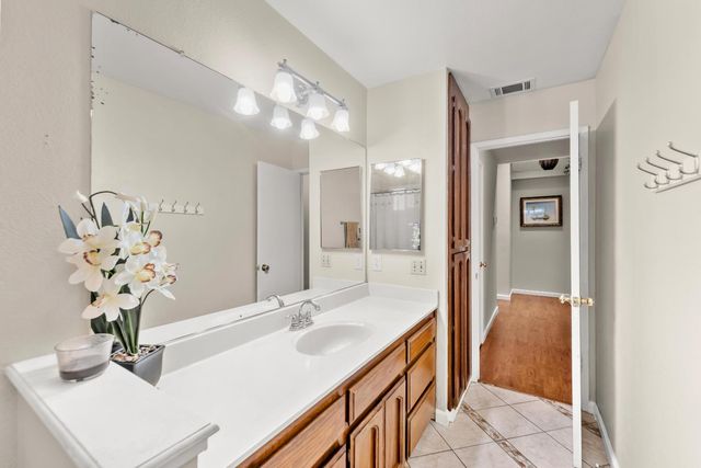 8880 Sonoma Valley Way, Sacramento, CA 95829