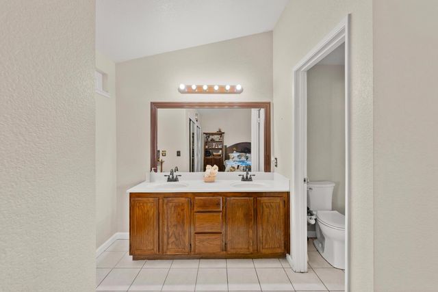 8880 Sonoma Valley Way, Sacramento, CA 95829