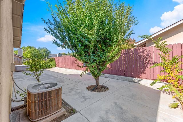 8880 Sonoma Valley Way, Sacramento, CA 95829