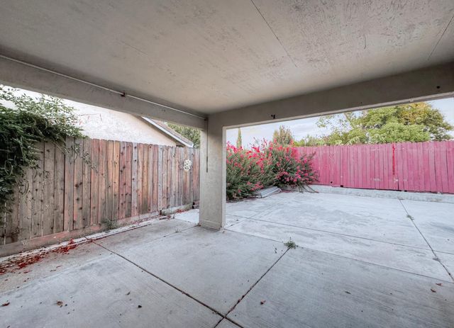 8880 Sonoma Valley Way, Sacramento, CA 95829