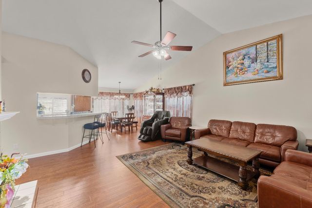 8880 Sonoma Valley Way, Sacramento, CA 95829