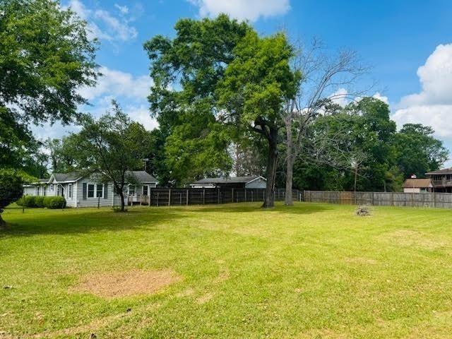 210 & 200 Robin Street, Vidor, TX 77662