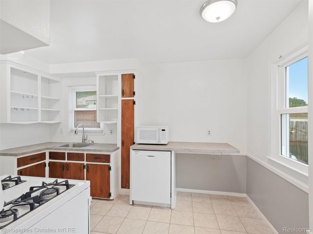 33045 W Chicago Street, Livonia, MI 48150