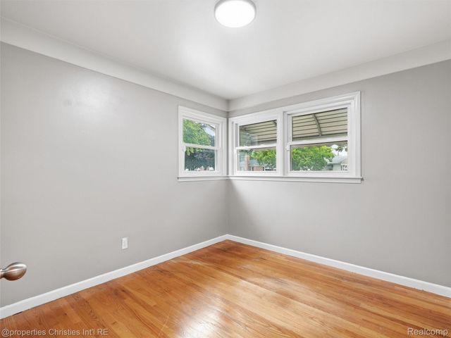 33045 W Chicago Street, Livonia, MI 48150