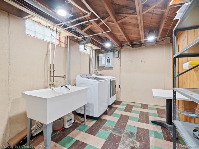 33045 W Chicago Street, Livonia, MI 48150