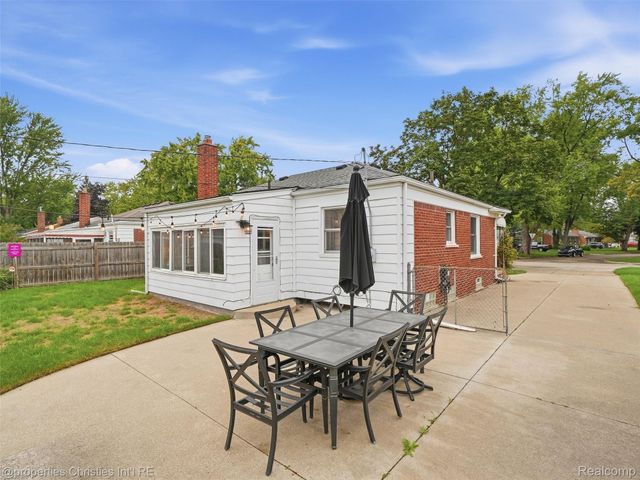 33045 W Chicago Street, Livonia, MI 48150