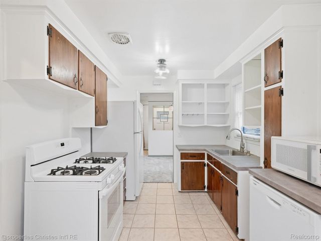 33045 W Chicago Street, Livonia, MI 48150