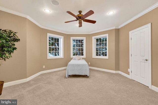 2584 VINTAGE CREST LN, Oakton, VA 22124