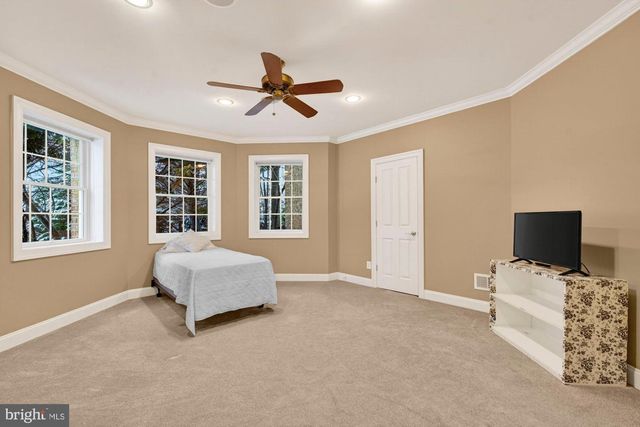 2584 VINTAGE CREST LN, Oakton, VA 22124