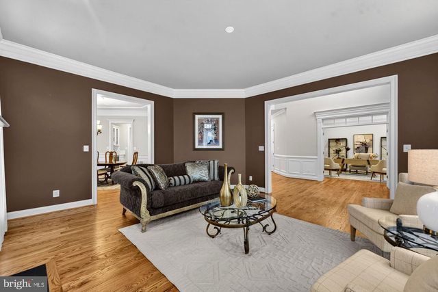 2584 VINTAGE CREST LN, Oakton, VA 22124