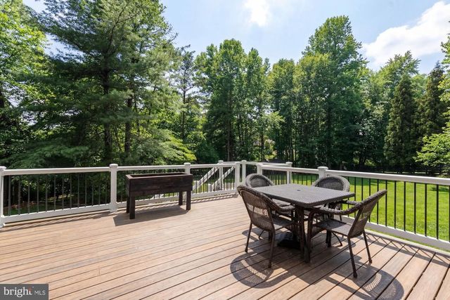 2584 VINTAGE CREST LN, Oakton, VA 22124