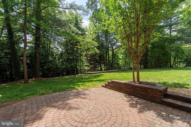 2584 VINTAGE CREST LN, Oakton, VA 22124