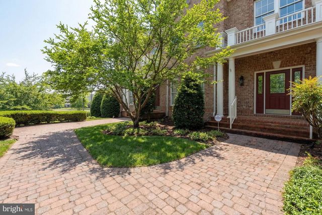 2584 VINTAGE CREST LN, Oakton, VA 22124