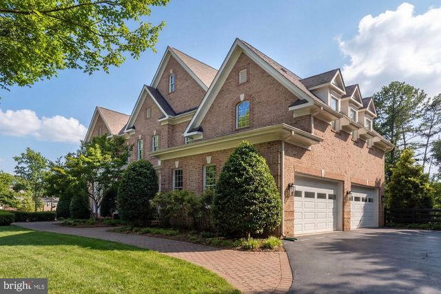 2584 VINTAGE CREST LN, Oakton, VA 22124