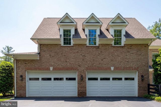 2584 VINTAGE CREST LN, Oakton, VA 22124