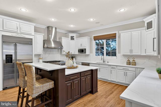 2584 VINTAGE CREST LN, Oakton, VA 22124