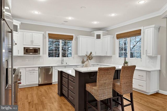 2584 VINTAGE CREST LN, Oakton, VA 22124