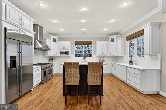 2584 VINTAGE CREST LN, Oakton, VA 22124