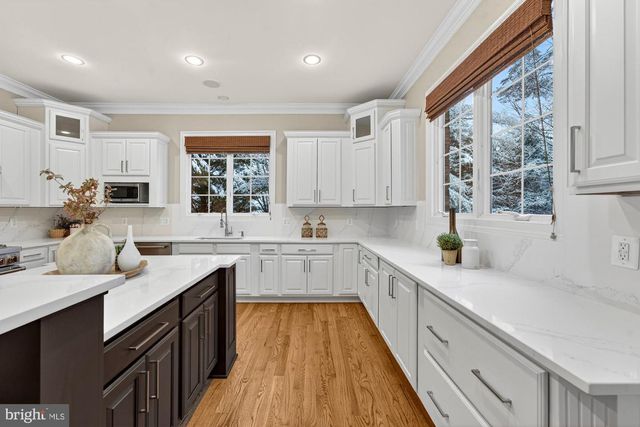 2584 VINTAGE CREST LN, Oakton, VA 22124